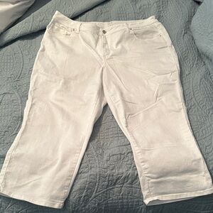 Women’s White Stretch Denim Capris